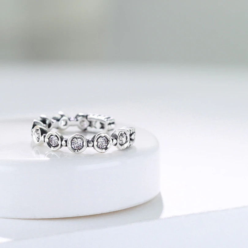 Earcuff med indfattede sten