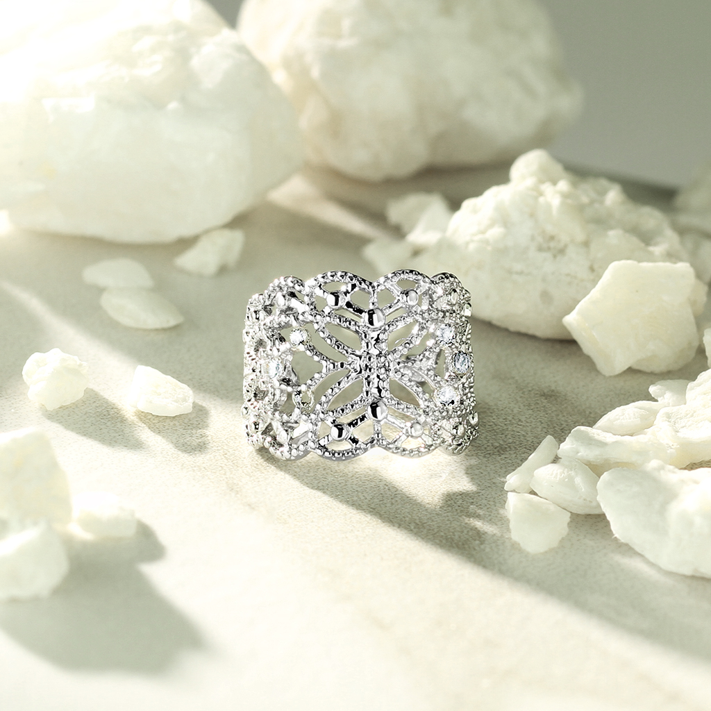 Earcuff med filigran-sommerfugl