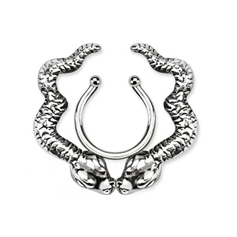 Fake brystpiercing med slanger