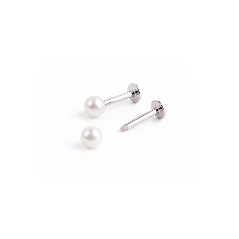 Labret med metalliske kugler