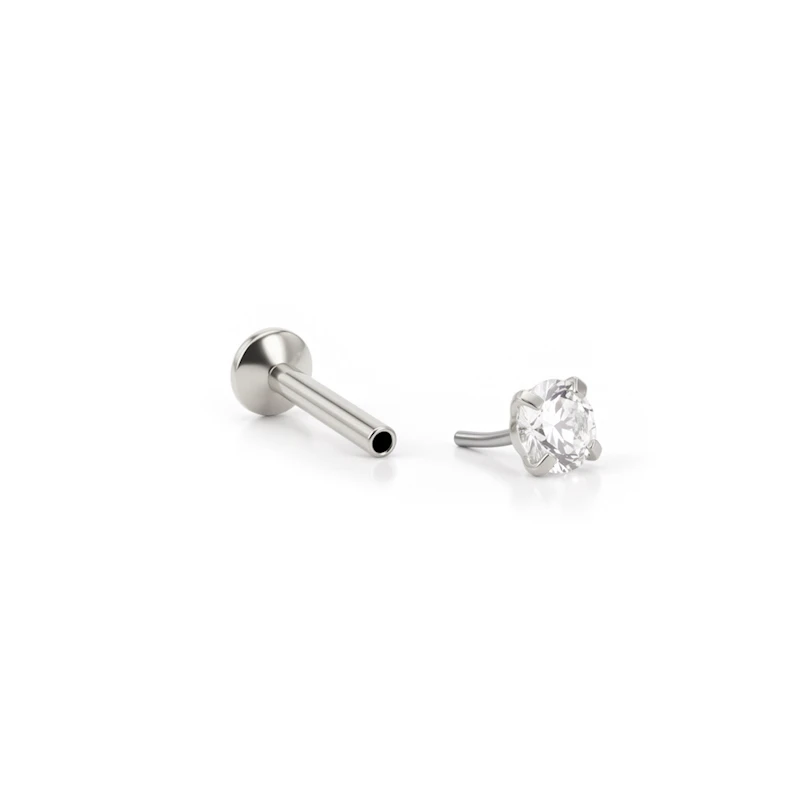 Push-in-labret med sten i tandfatning