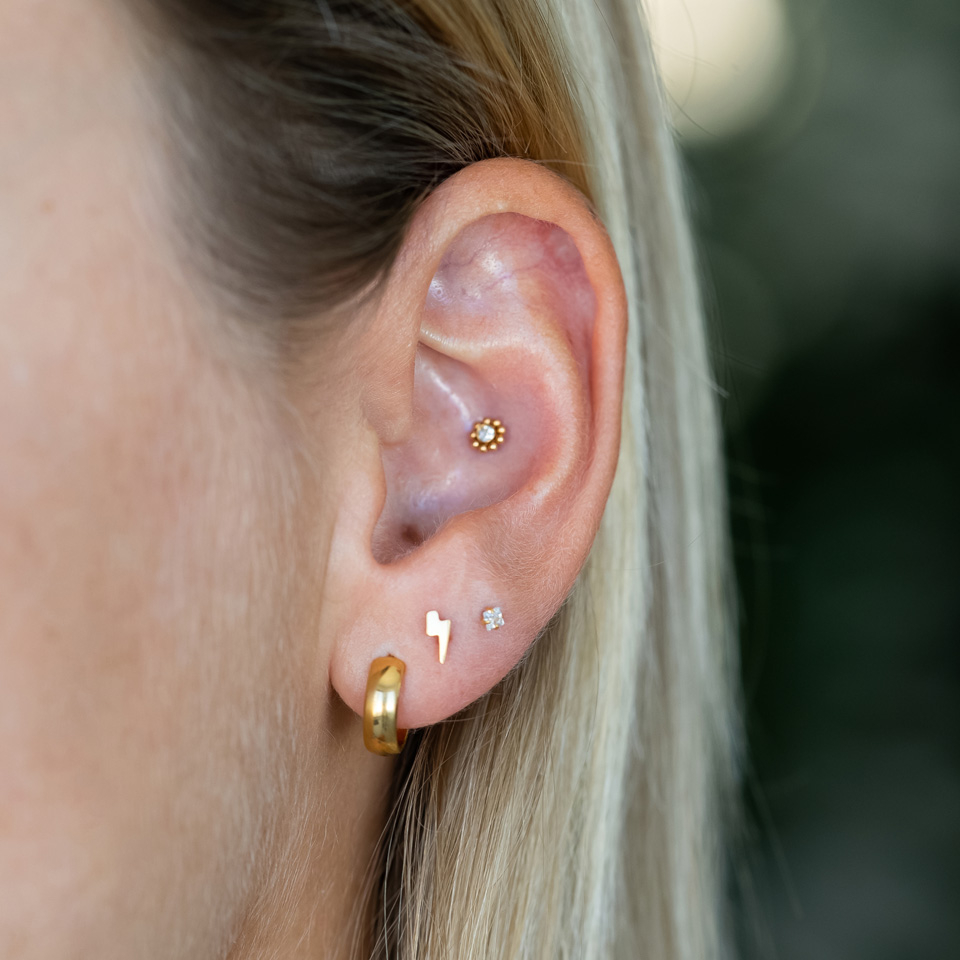 Labret med indvendigt gevind og små kugler