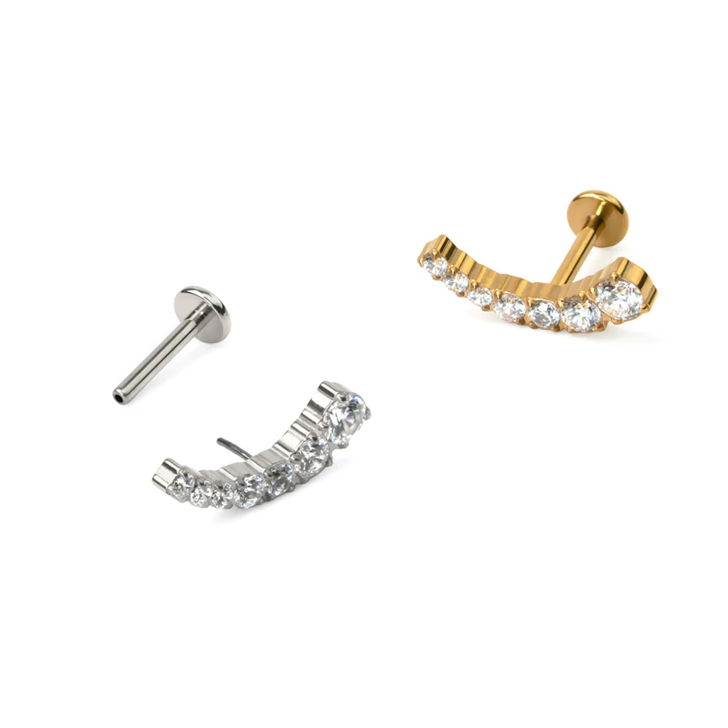 Push-in-labret af titanium med kurvet top og sten