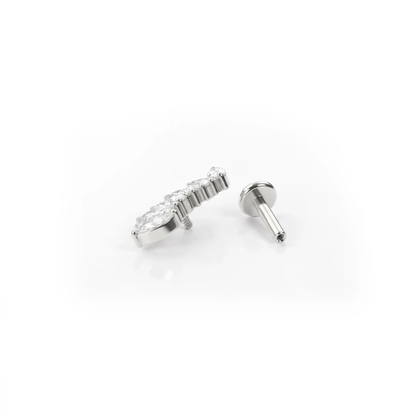 Labret af titanium med marquise-sten og runde sten