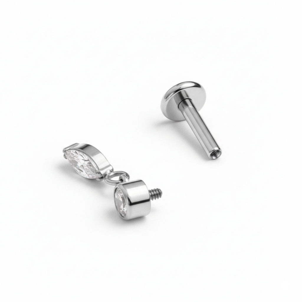 Labret af titanium med marquise-vedhæng