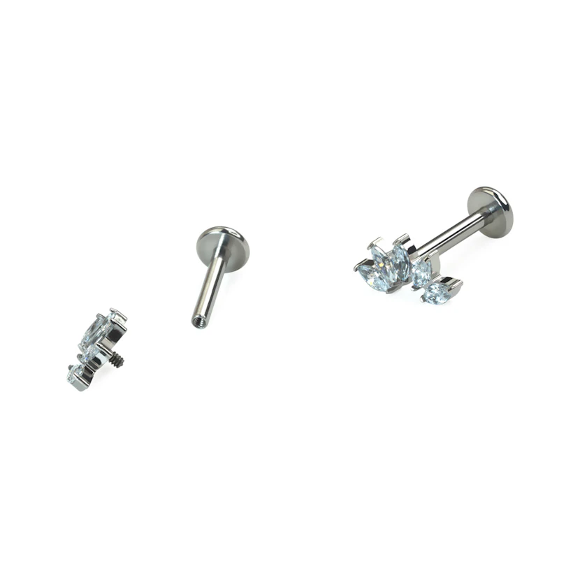Buet titaniumlabret med 5 sten