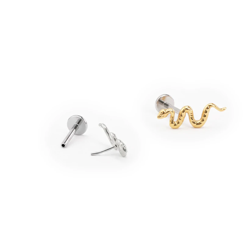 Push-in labret af titanium med slange