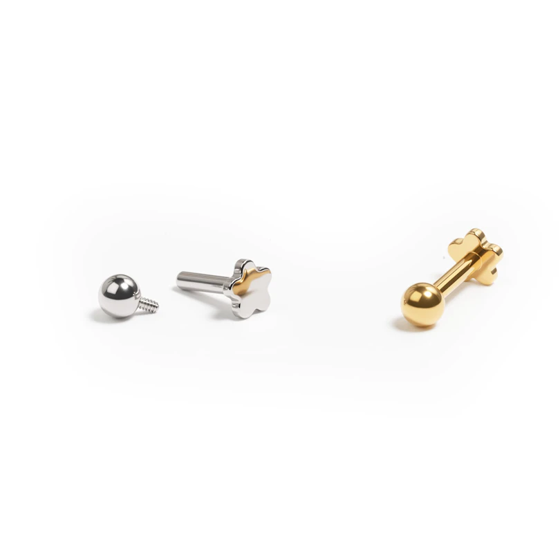 Flat back-labret med blomst af titanium