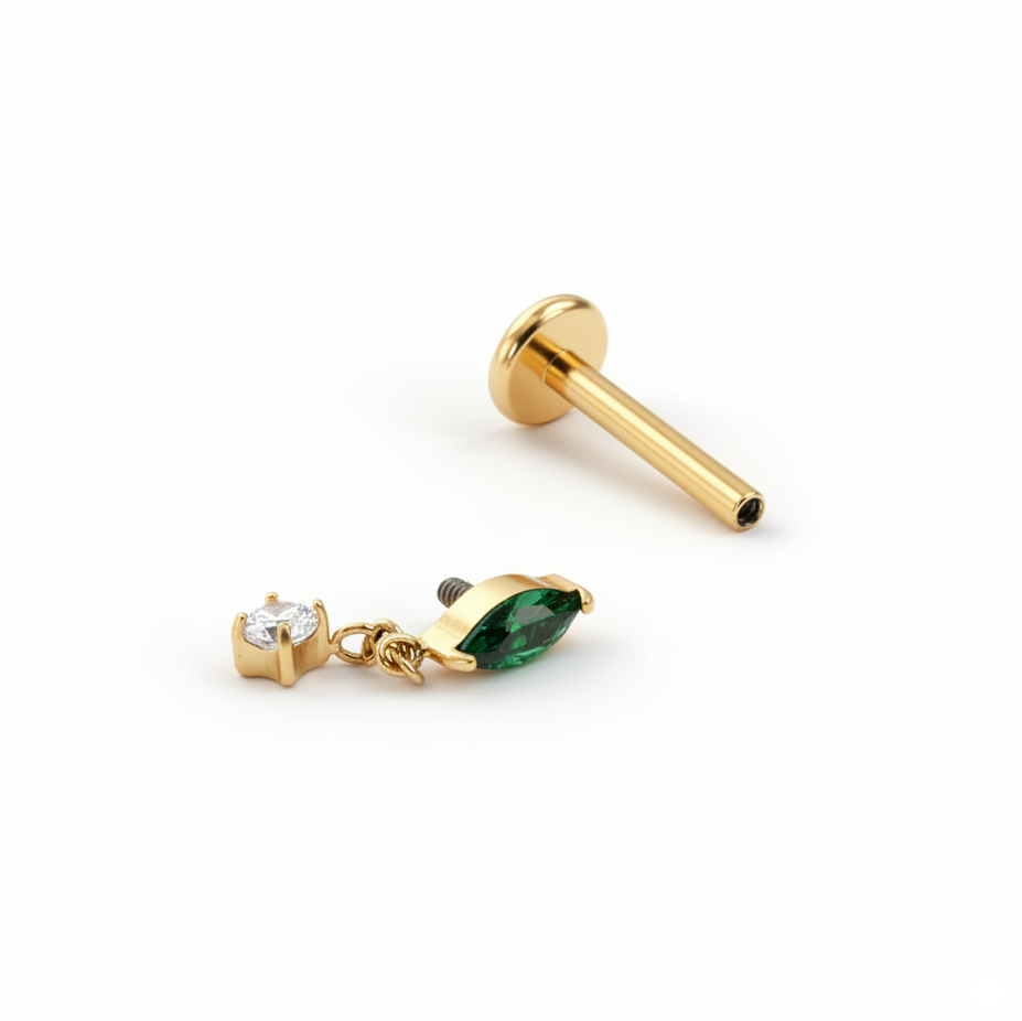 Titaniumlabret med smaragdfarvet sten og vedhæng