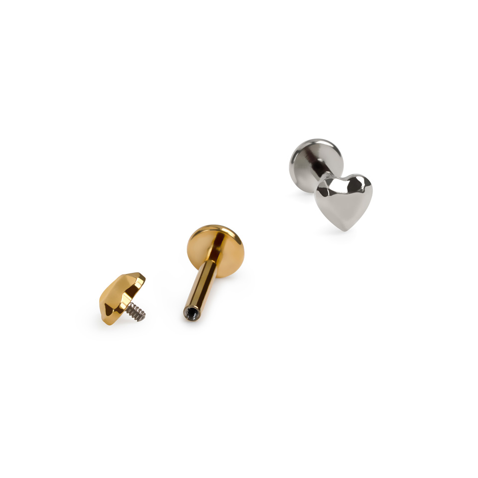 Titaniumlabret med facetteret hjerte