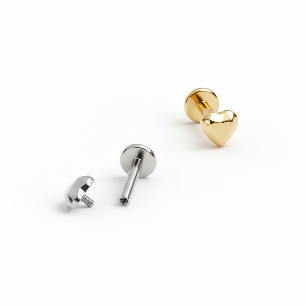 Titaniumlabret med facetteret hjerte