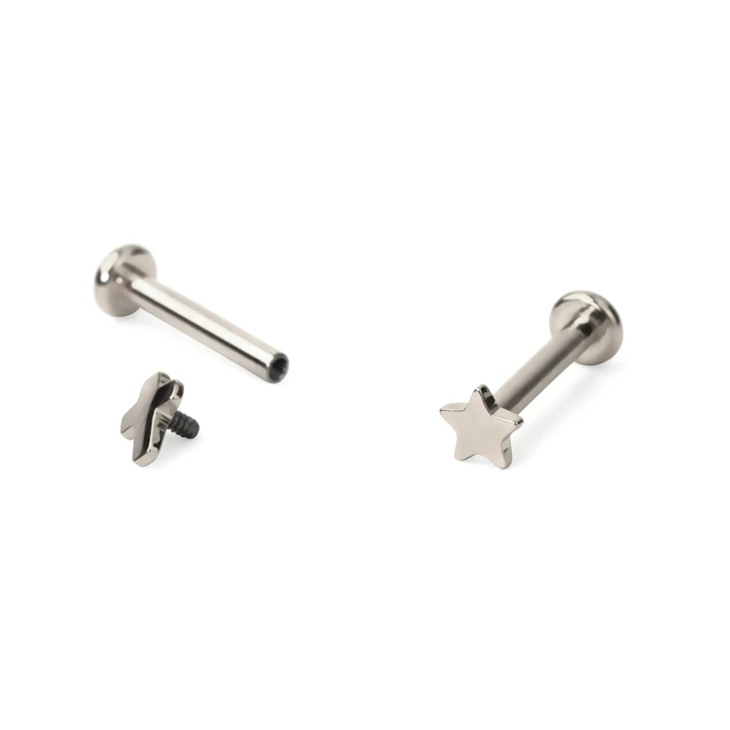 Labret af titanium med indvendigt gevind og forskellige designs