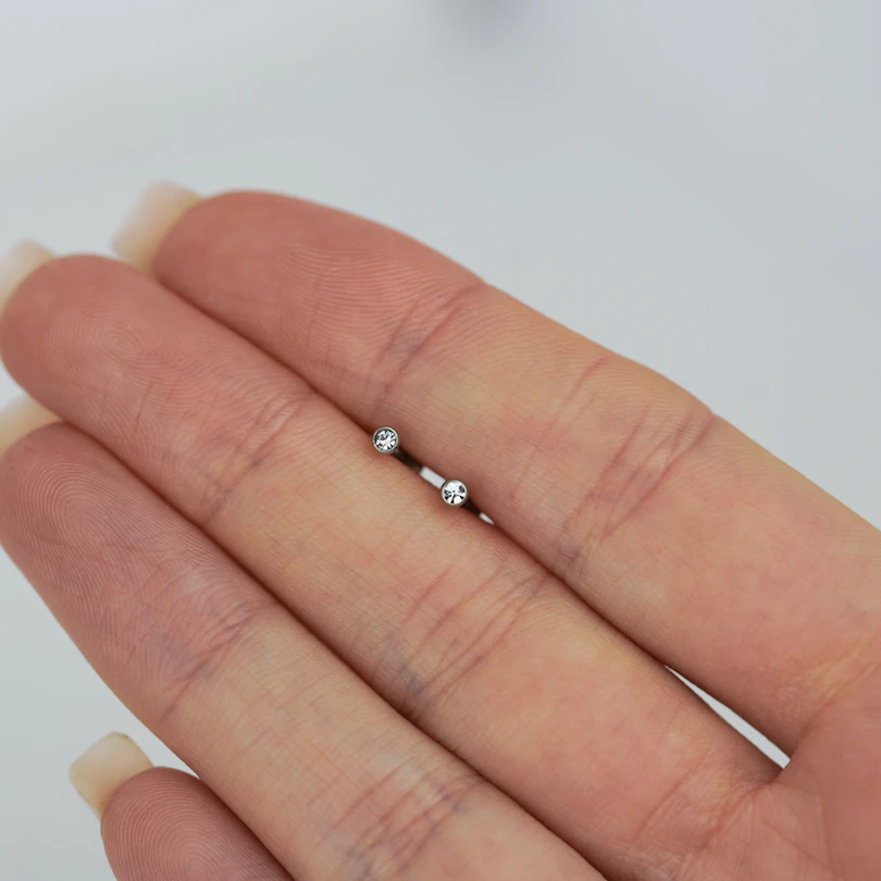 Labret med lille sten og indvendigt gevind