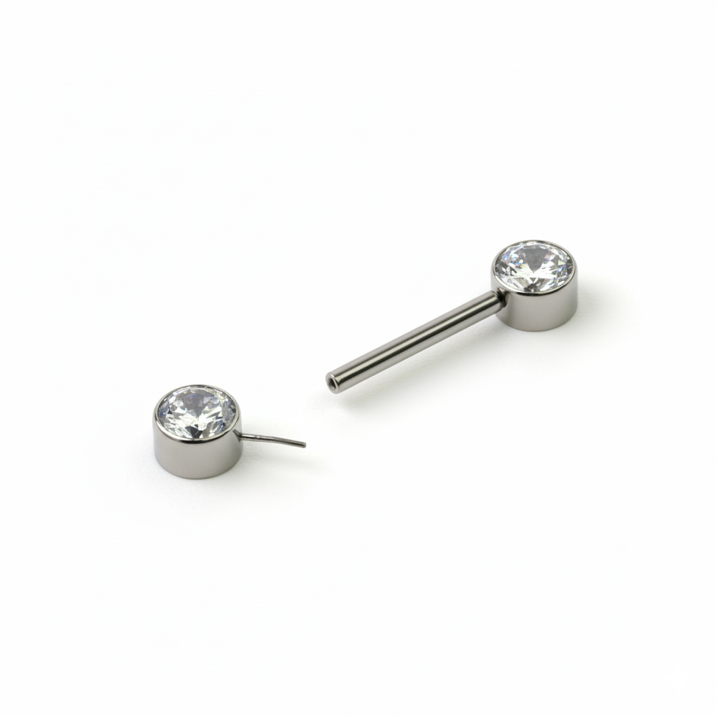 Brystpiercing af titanium med push-in ender i forskellige farver