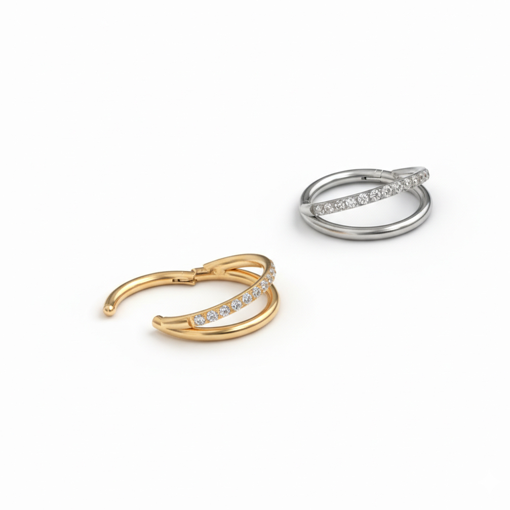 Dobbeltring af titanium med sten på den ene bue