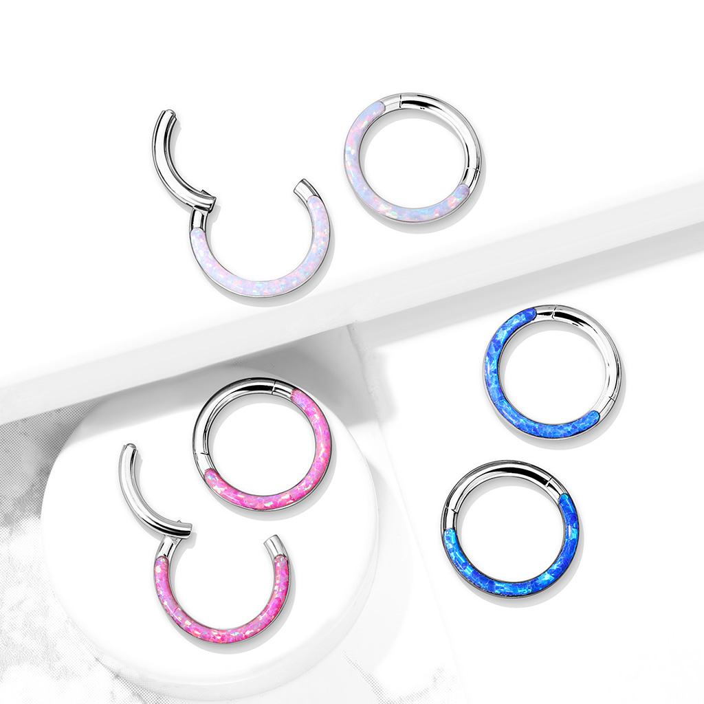 Ring af titanium med hængsel og opalfront