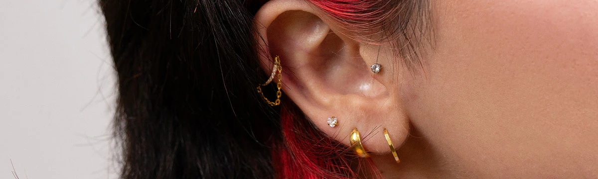 Ørepiercing af titanium
